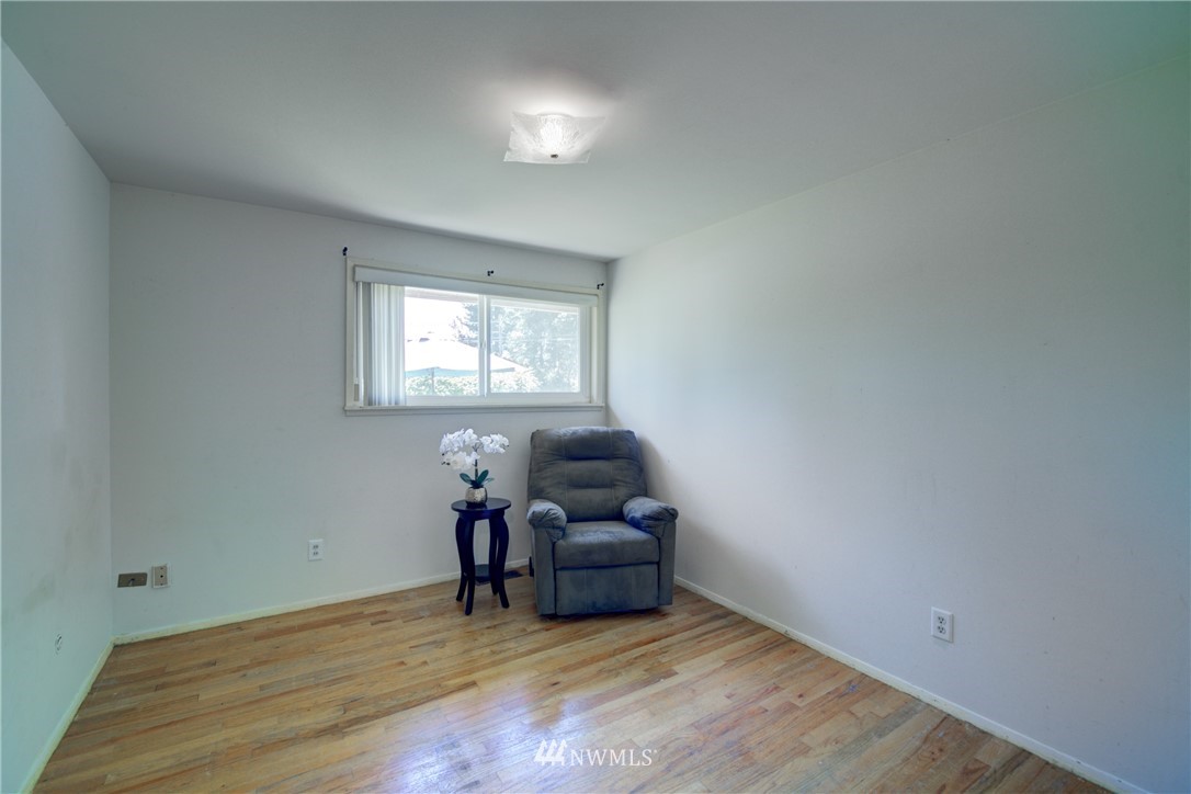 864 Southwest 127th Street Seattle, WA 98146 - Photo 12 of 20 Gallery Image 12