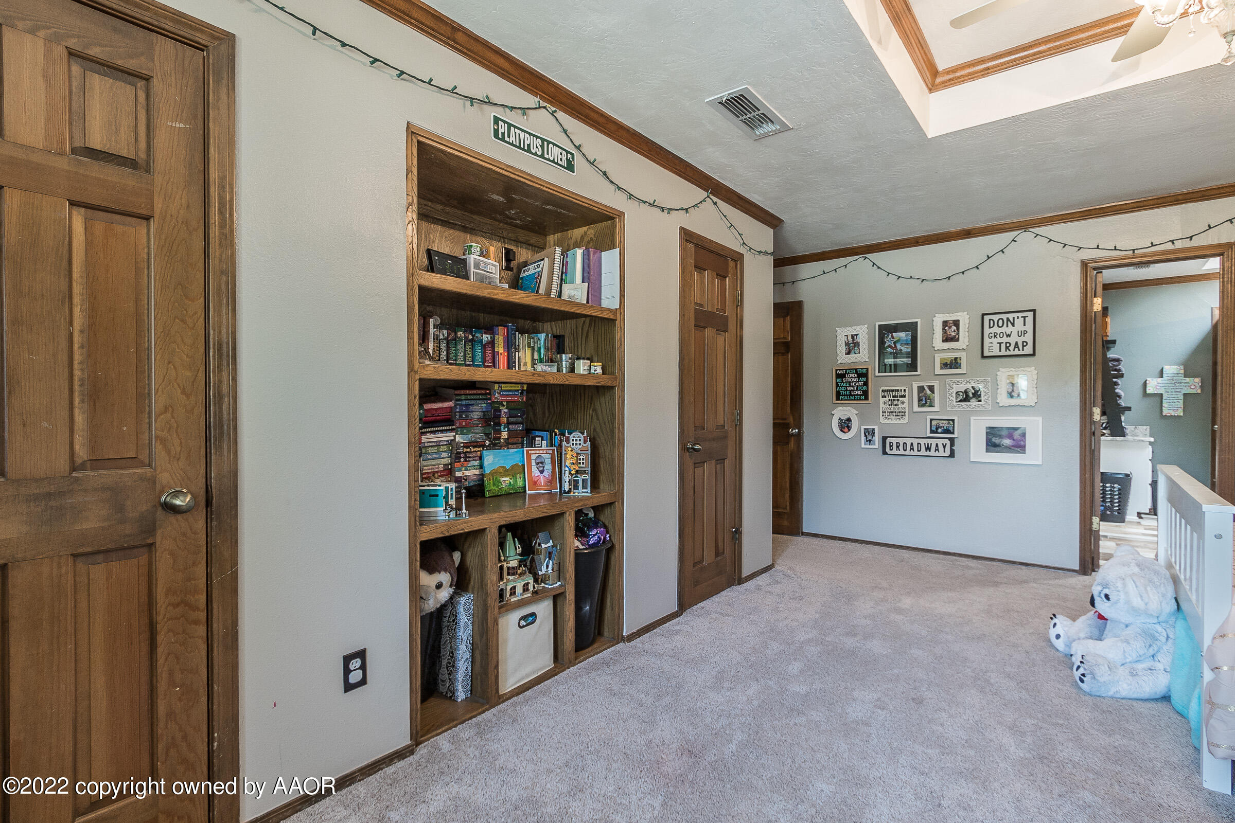 6600 Stoneham Drive Amarillo, TX 79109 - Photo 31 of 43 a view of a livingroom with shelves