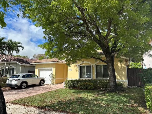 $3,800 | 4748 Northwest 111th Court, Unit 4748, Doral, FL 33178