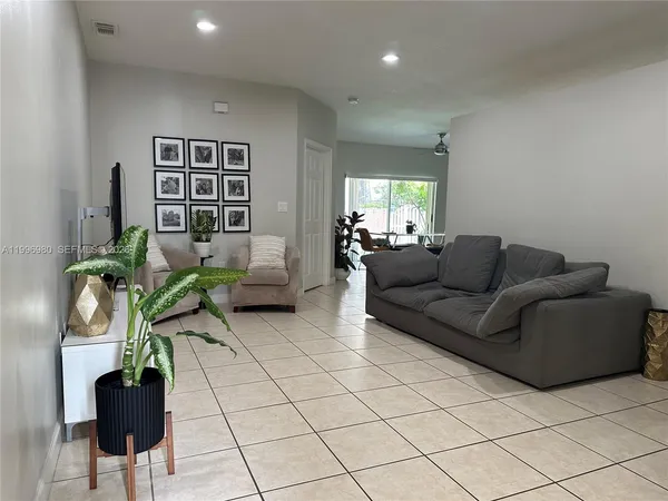 $3,800 | 4748 Northwest 111th Court, Unit 4748, Doral, FL 33178