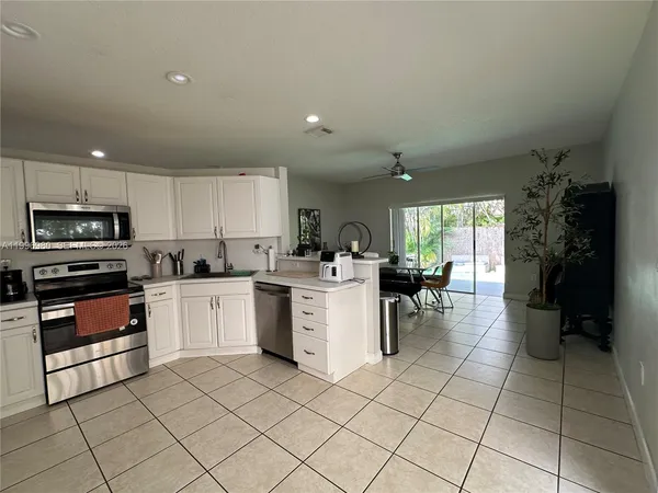$3,800 | 4748 Northwest 111th Court, Unit 4748, Doral, FL 33178