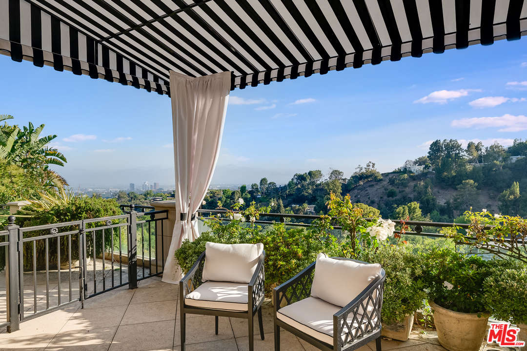 11222 Chalon Road Los Angeles, CA 90049 - Photo 11 of 51 Gallery Image 11