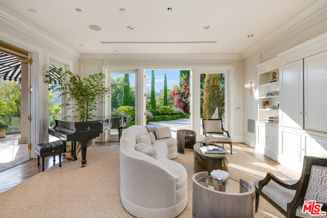 11222 Chalon Road Los Angeles, CA 90049 - Photo 14 of 51 Gallery Image 14
