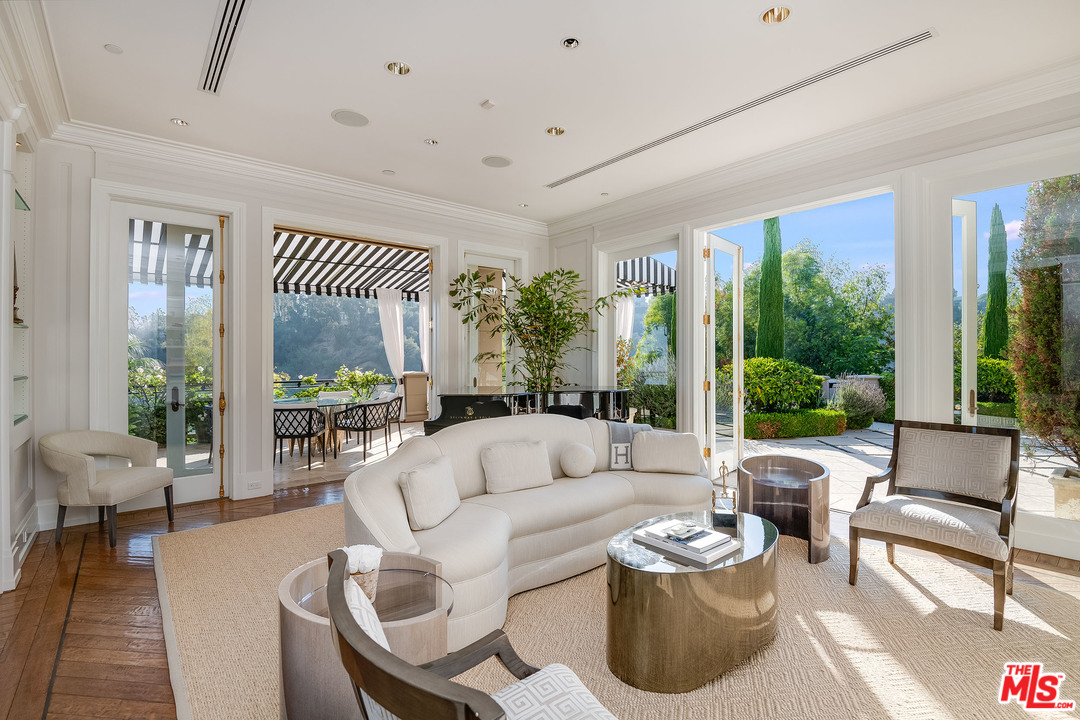 11222 Chalon Road Los Angeles, CA 90049 - Photo 15 of 51 Gallery Image 15