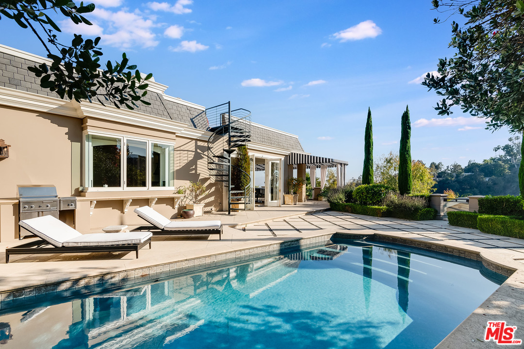 11222 Chalon Road Los Angeles, CA 90049 - Photo 17 of 51 Gallery Image 17