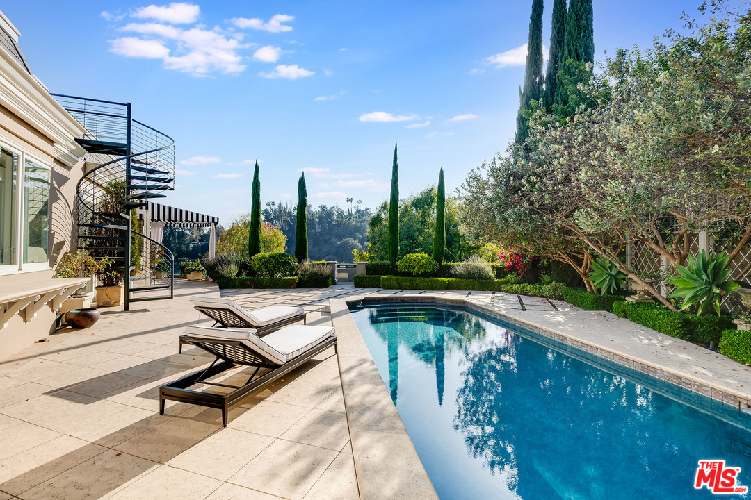 11222 Chalon Road Los Angeles, CA 90049 - Photo 18 of 51 Gallery Image 18