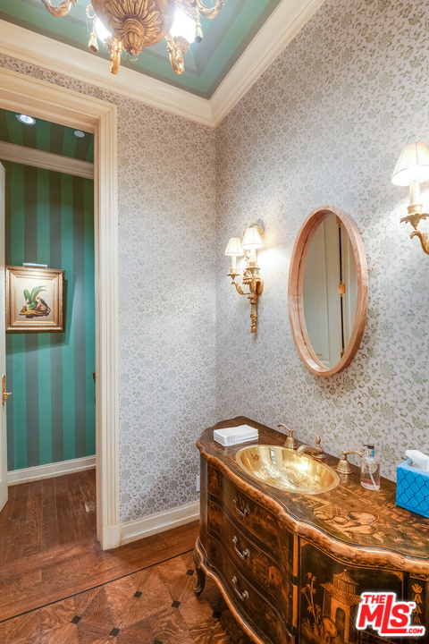 11222 Chalon Road Los Angeles, CA 90049 - Photo 25 of 51 Gallery Image 25