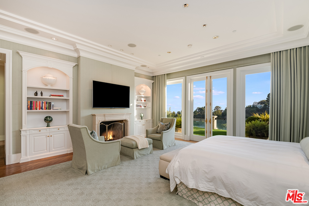 11222 Chalon Road Los Angeles, CA 90049 - Photo 27 of 51 Gallery Image 27