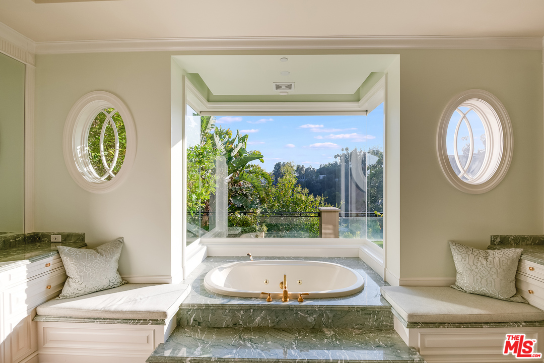 11222 Chalon Road Los Angeles, CA 90049 - Photo 29 of 51 Gallery Image 29