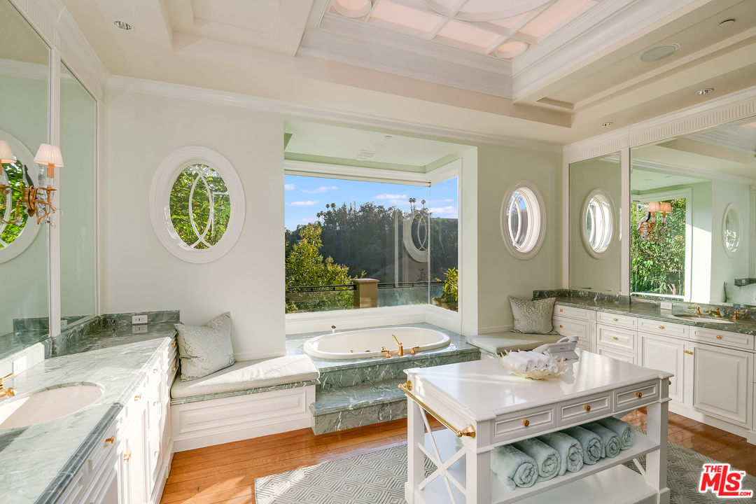 11222 Chalon Road Los Angeles, CA 90049 - Photo 30 of 51 Gallery Image 30