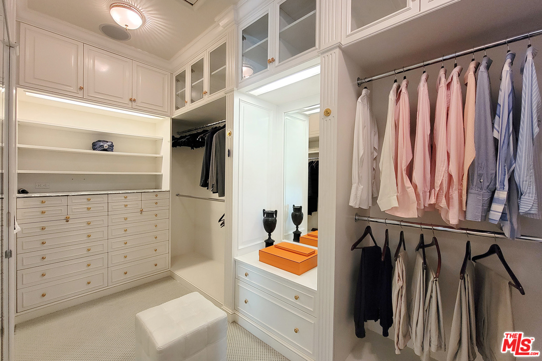 11222 Chalon Road Los Angeles, CA 90049 - Photo 32 of 51 Gallery Image 32