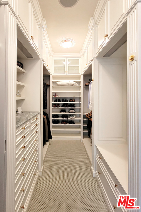 11222 Chalon Road Los Angeles, CA 90049 - Photo 33 of 51 Gallery Image 33
