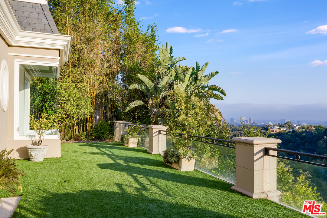 11222 Chalon Road Los Angeles, CA 90049 - Photo 34 of 51 Gallery Image 34