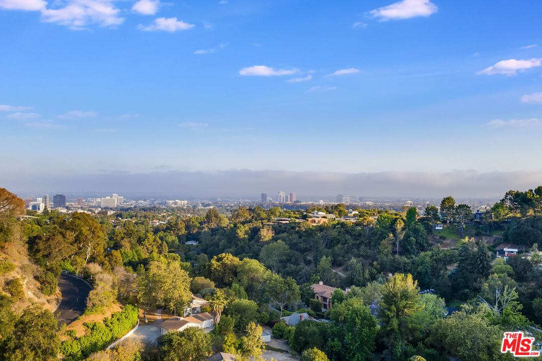11222 Chalon Road Los Angeles, CA 90049 - Photo 35 of 51 Gallery Image 35