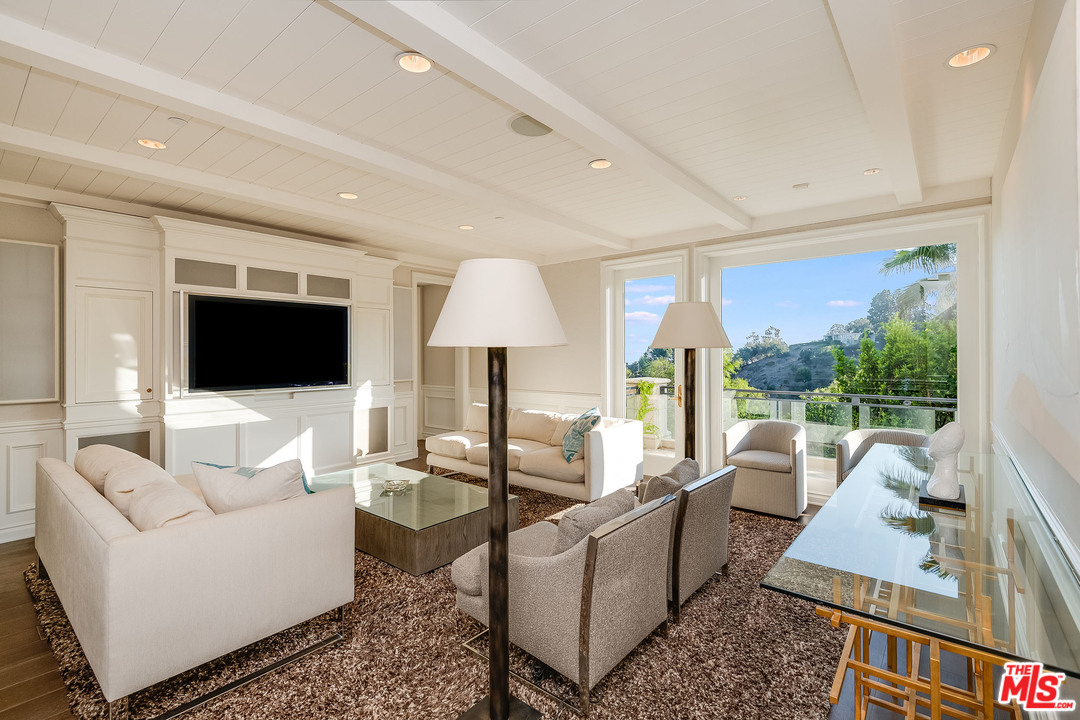 11222 Chalon Road Los Angeles, CA 90049 - Photo 39 of 51 Gallery Image 39