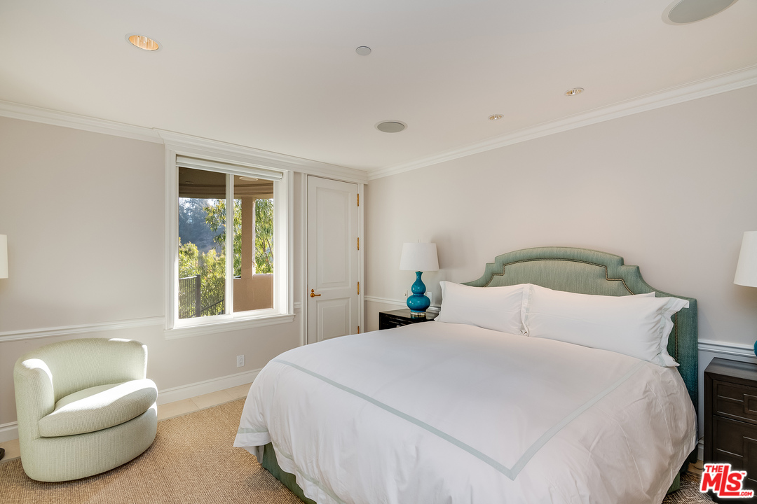 11222 Chalon Road Los Angeles, CA 90049 - Photo 41 of 51 Gallery Image 41