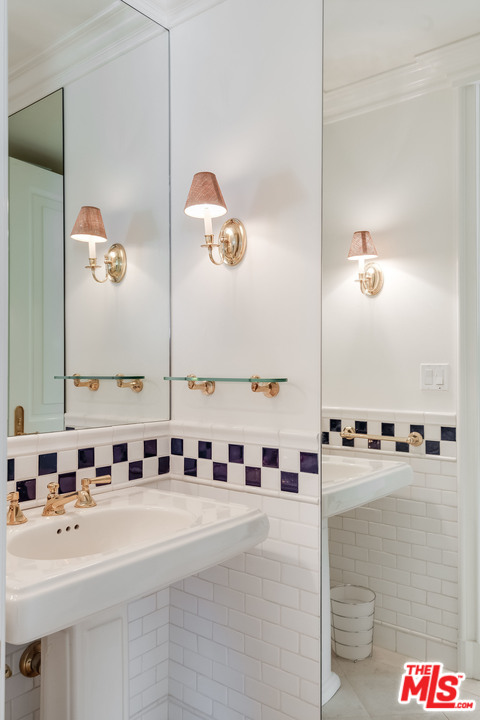 11222 Chalon Road Los Angeles, CA 90049 - Photo 43 of 51 Gallery Image 43