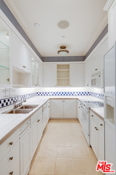 11222 Chalon Road Los Angeles, CA 90049 - Photo 45 of 51 Gallery Image 45