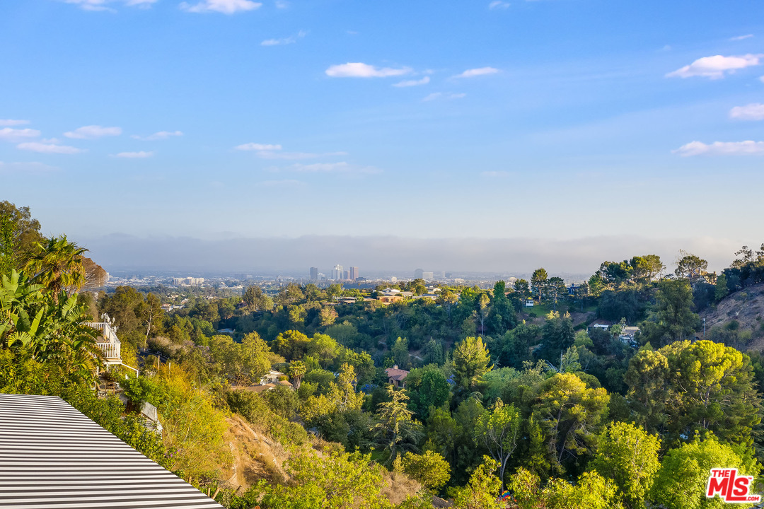 11222 Chalon Road Los Angeles, CA 90049 - Photo 49 of 51 Gallery Image 49