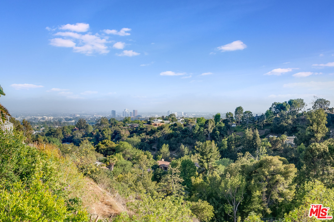 11222 Chalon Road Los Angeles, CA 90049 - Photo 50 of 51 Gallery Image 50