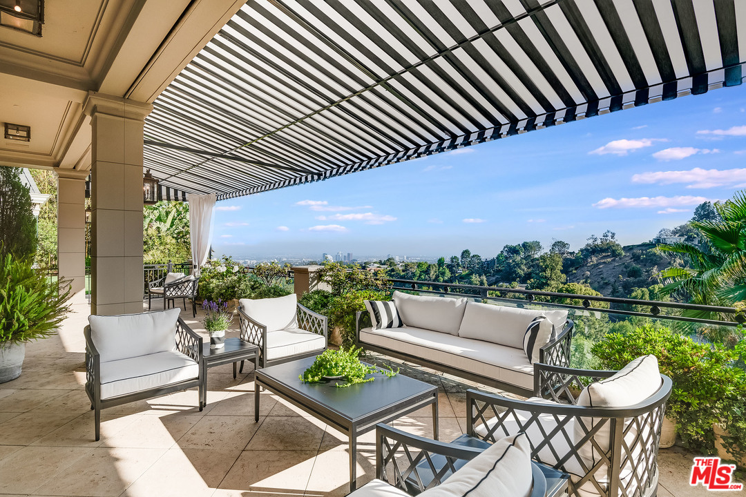 11222 Chalon Road Los Angeles, CA 90049 - Photo 8 of 51 Gallery Image 8