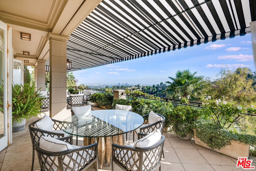 11222 Chalon Road Los Angeles, CA 90049 - Photo 9 of 51 Gallery Image 9
