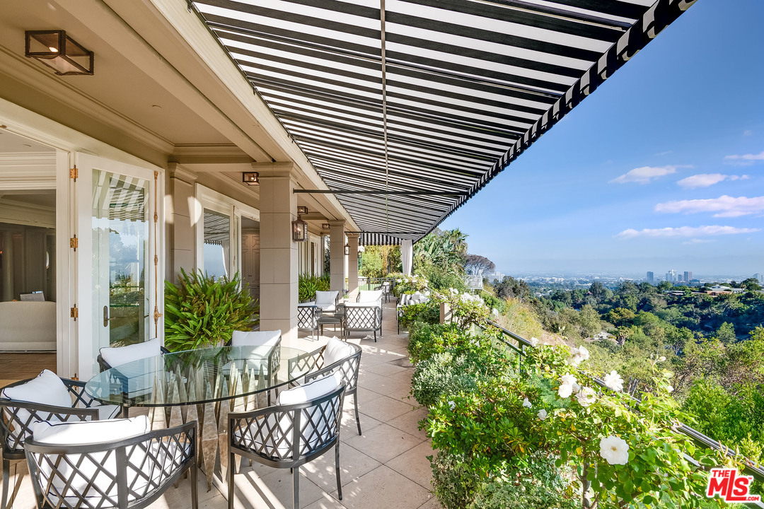 11222 Chalon Road Los Angeles, CA 90049 - Photo 10 of 51 Gallery Image 10