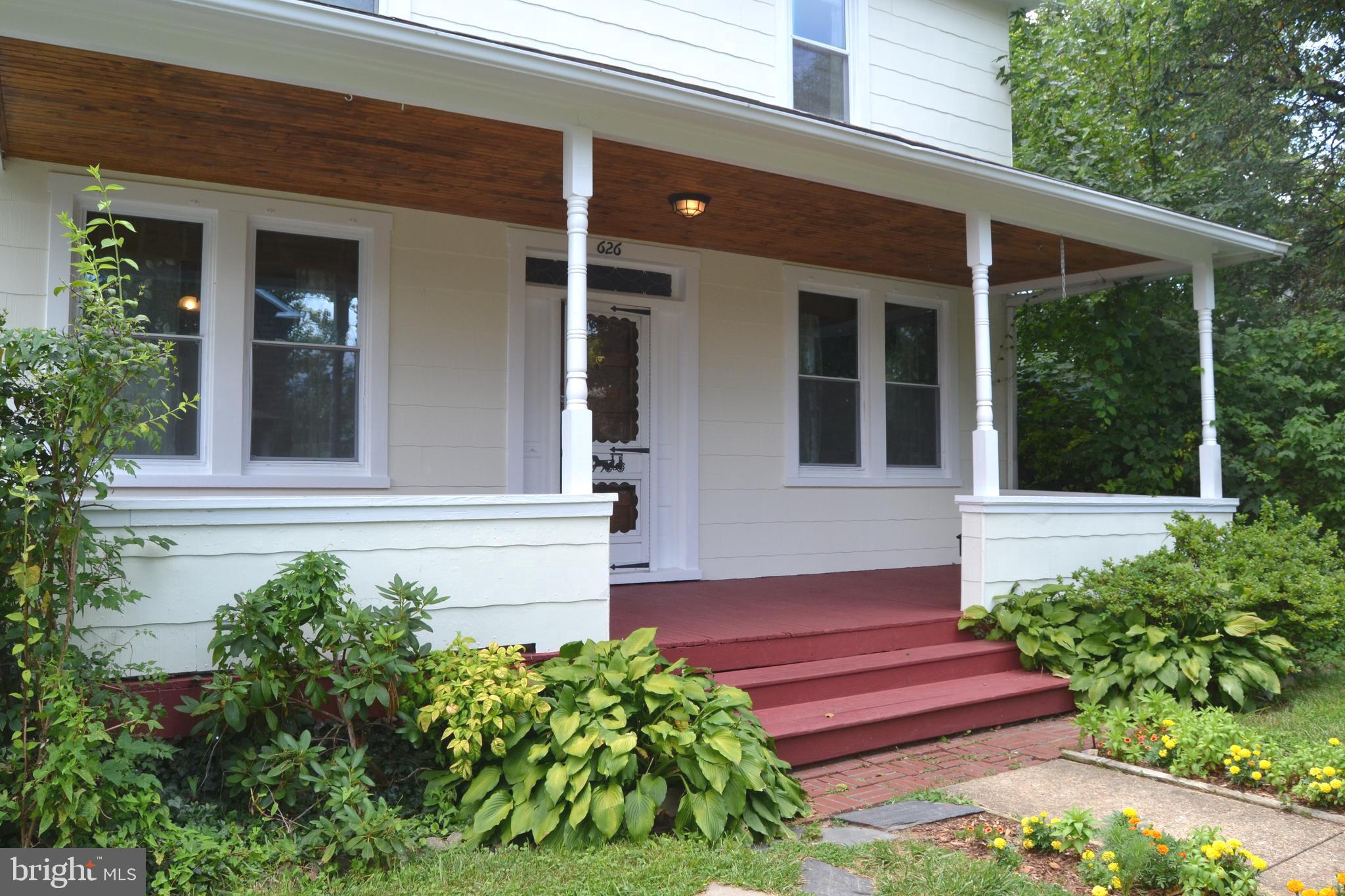 626 Orpington Road Baltimore, MD 21229 - Photo 2 of 40 Relax on the huge porch