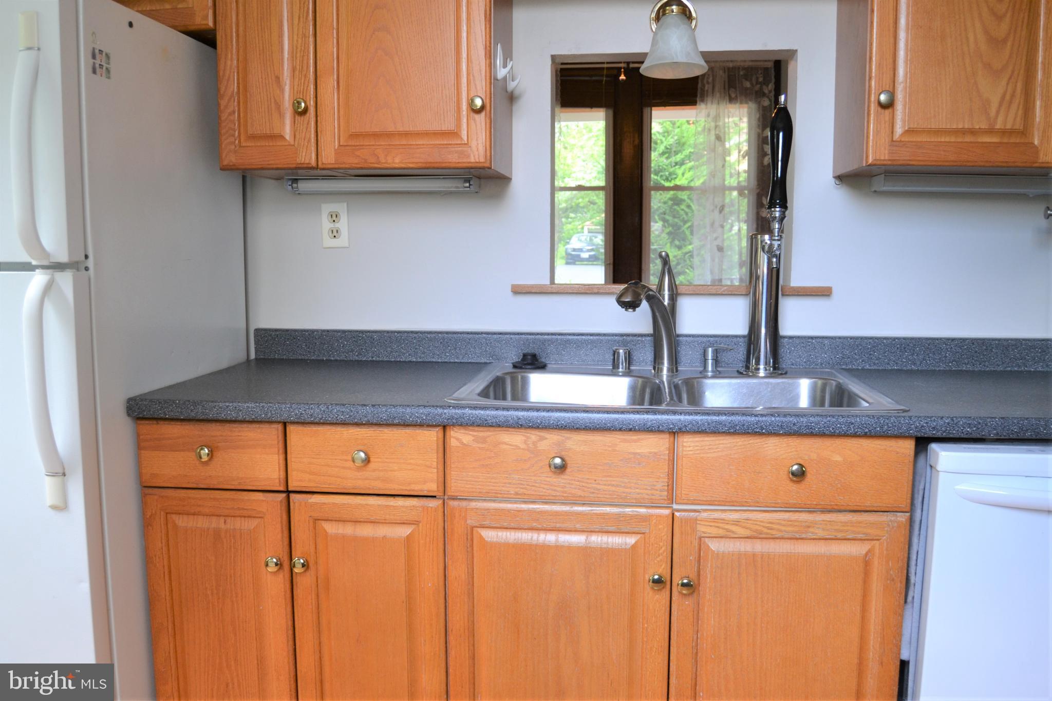 626 Orpington Road Baltimore, MD 21229 - Photo 11 of 40 Pass through to Dining Room