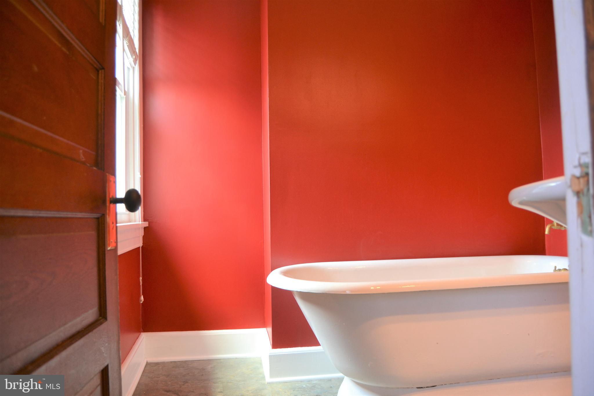 626 Orpington Road Baltimore, MD 21229 - Photo 26 of 40 Full bath with tub and shower