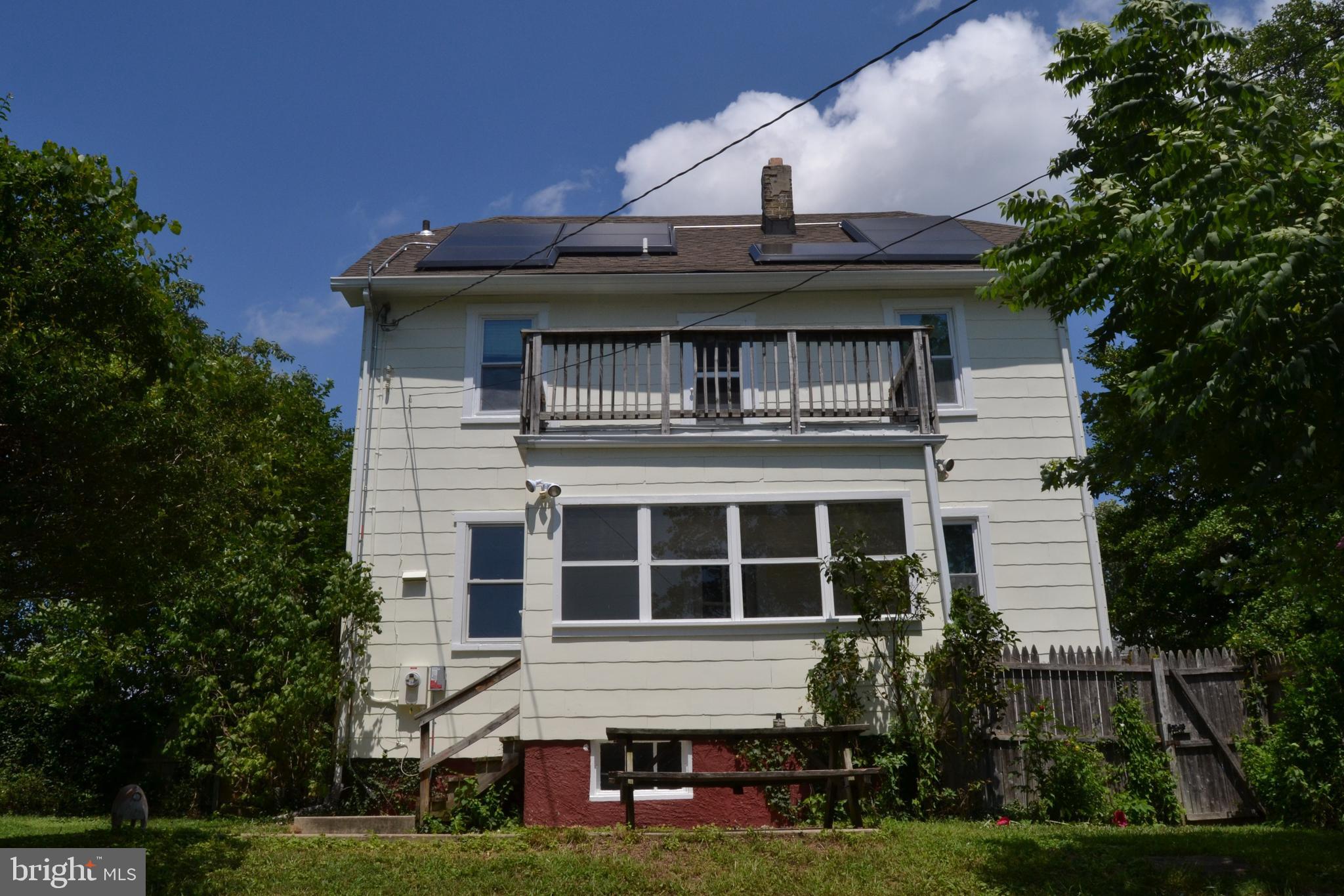 626 Orpington Road Baltimore, MD 21229 - Photo 35 of 40 Earth Friendly Solar panels