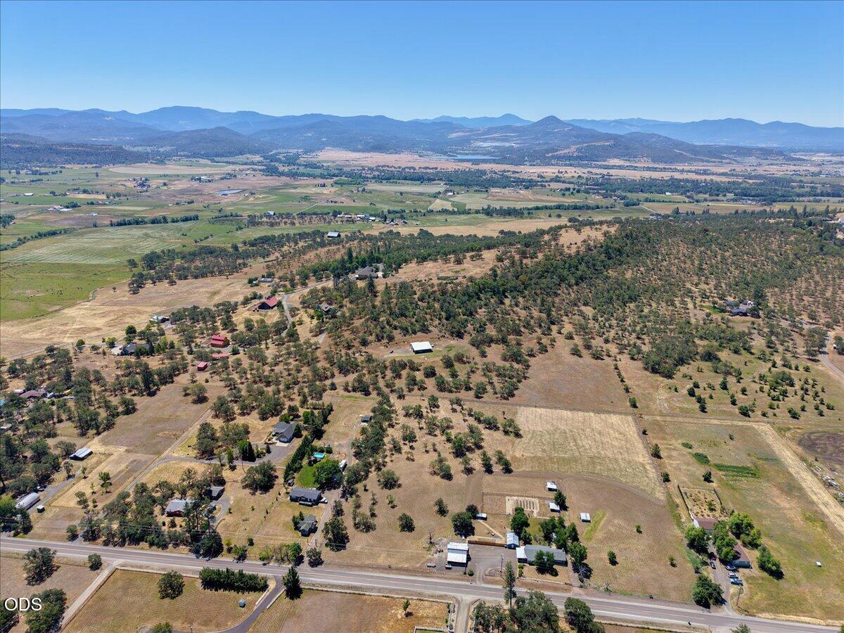 1712 Stevens Road Eagle Point, OR 97524 - Photo 56 of 63