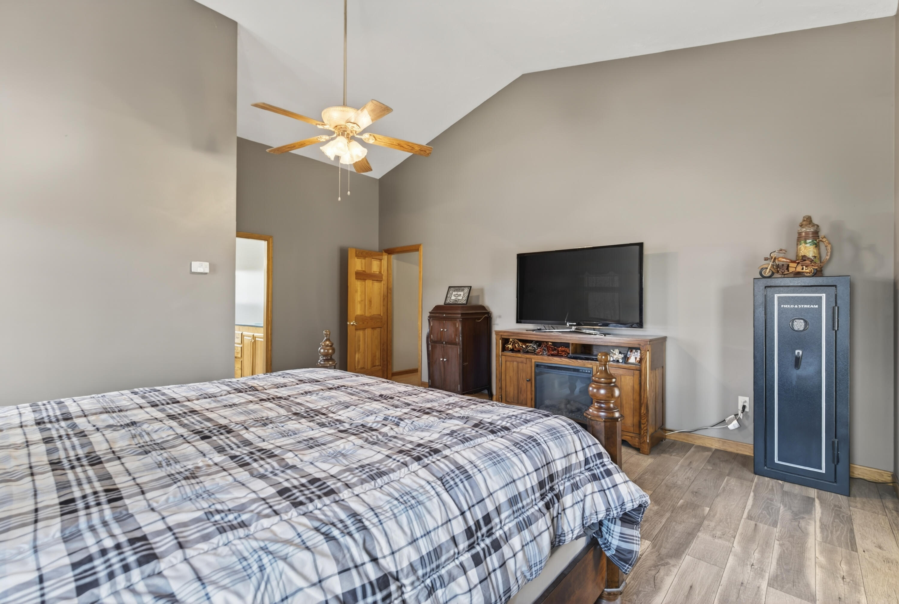692 Battle Ridge Road Clinton, ME 04927 - Photo 21 of 67 Primary Suite