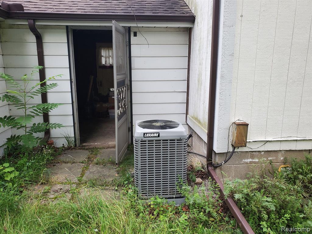 26289 Power Road Farmington Hills, MI 48334 - Photo 8 of 63