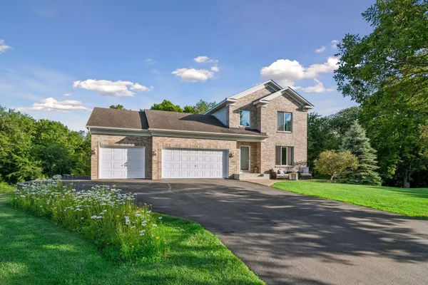 $495,000 | 3990 Forest Court, St. Bonifacius, MN 55375