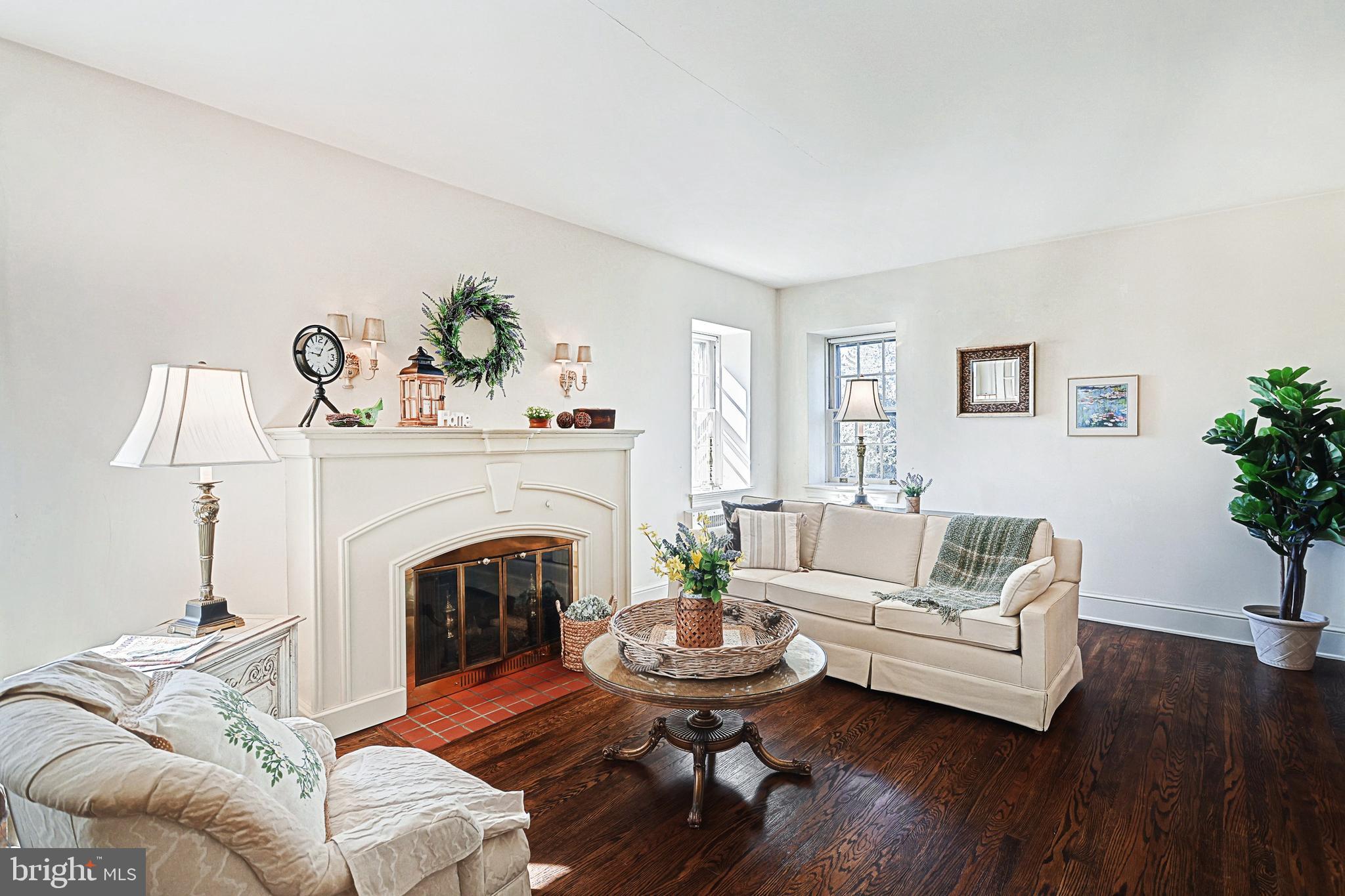 115 Singer Road New Freedom, PA 17349 - Photo 19 of 40 Spacious living room with loads of natural light!