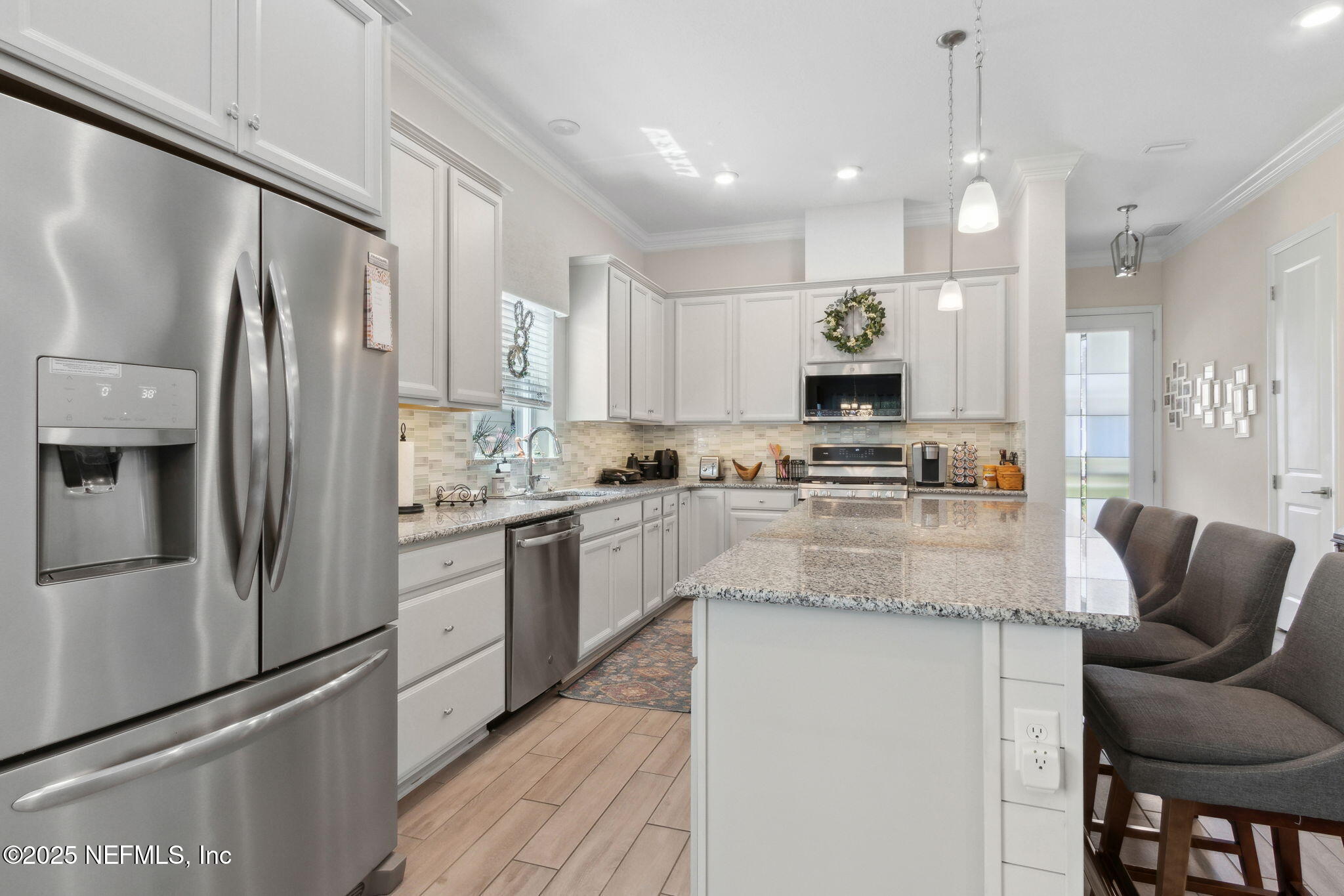 255 Dalton Circle St. Augustine, FL 32092 - Photo 12 of 63 Kitchen w/Breakfast Bar