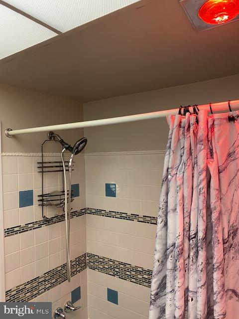3447 Brookview Road Philadelphia, PA 19154 - Photo 18 of 38 Hall Bath Shower, Heat Lamp