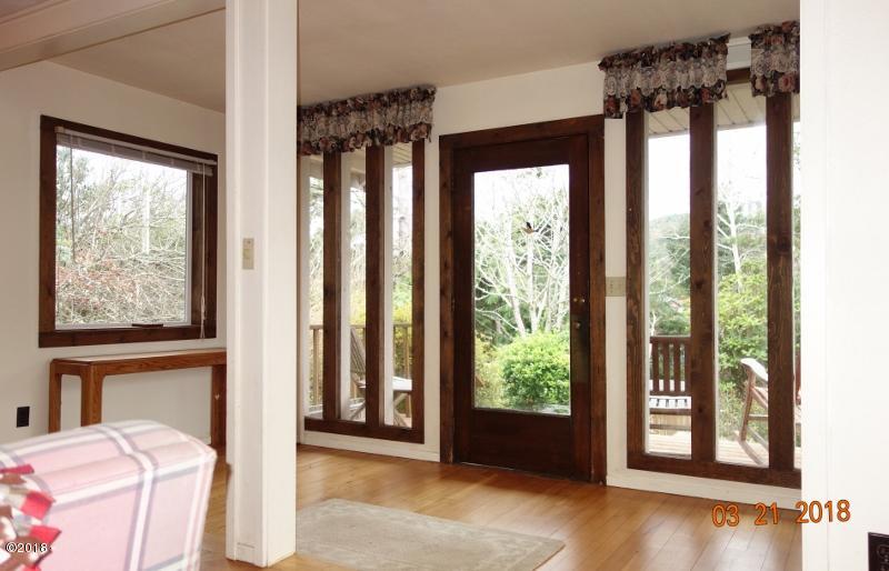 25 Southwest Briscoe Street Depoe Bay, OR 97341 - Photo 9 of 31 Tracy 014 (800x514)
