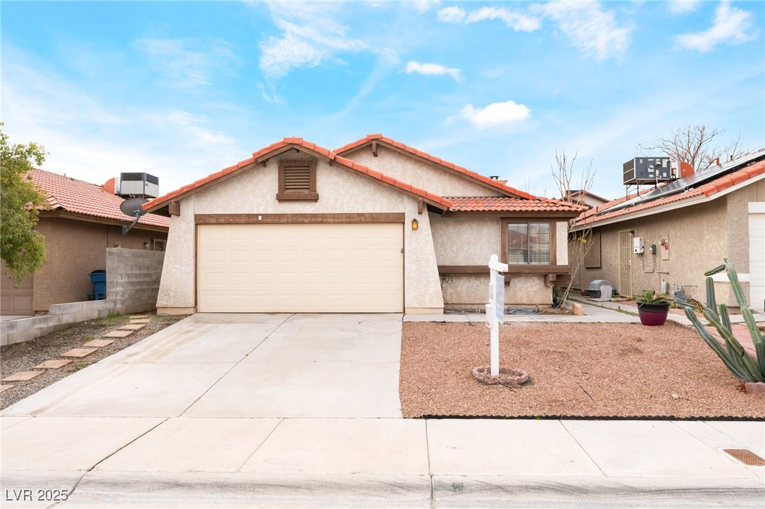 6513 Deadwood Road Las Vegas, NV 89108 - Photo 5 of 38