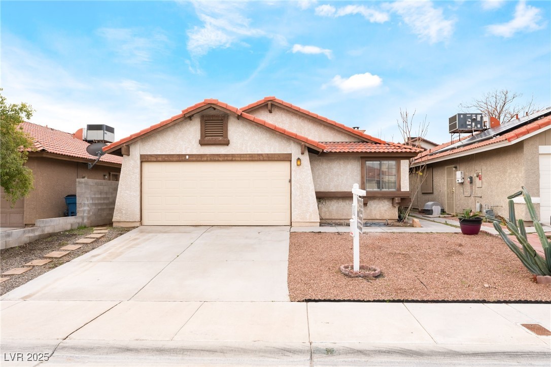 6513 Deadwood Road Las Vegas, NV 89108 - Photo 6 of 38