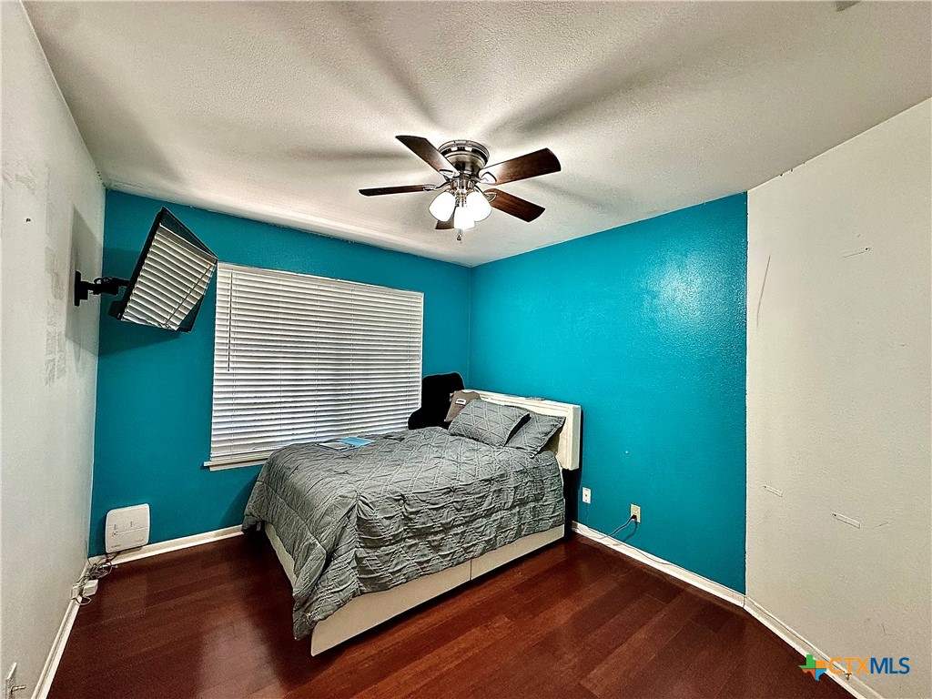 120 Andover Street Victoria, TX 77904 - Photo 32 of 40 a bedroom with a bed and a ceiling fan