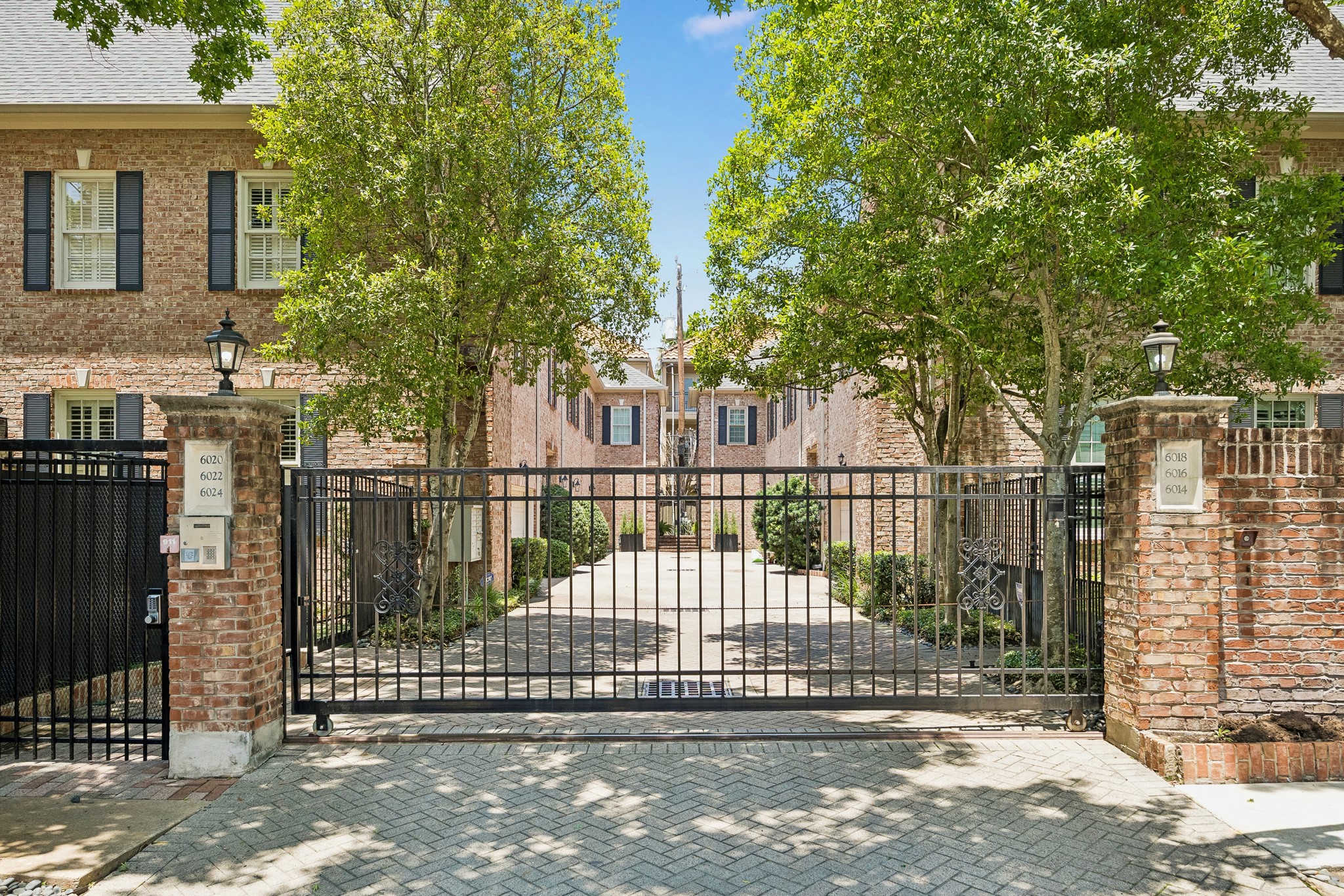 6022 Burgoyne Road Houston, TX 77057 - Photo 30 of 30 Secure gated entrance leading to an exclusive collection of residences in a highly desirable location.