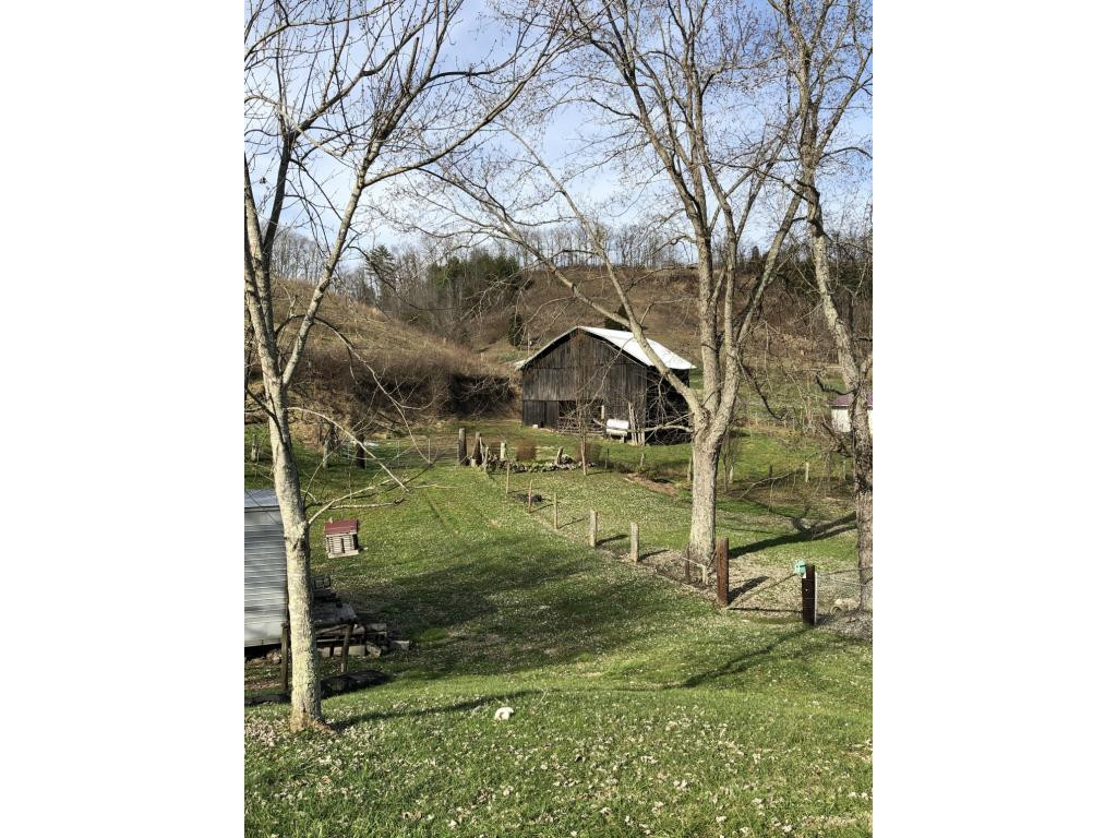 568 Big Ridge Road Kingsport, TN 37660 - Photo 4 of 19 Photo 4