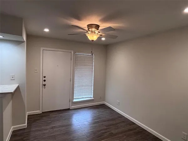 $1,200 | 4300 Congress Avenue, Unit 216, Dallas, TX 75219