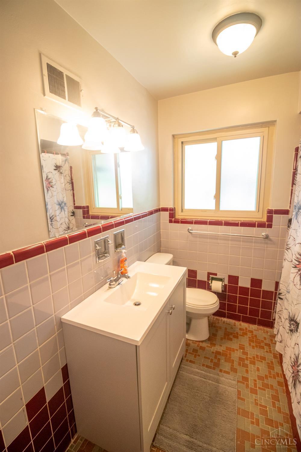 7965 Stillwell Road Cincinnati, OH 45237 - Photo 24 of 38