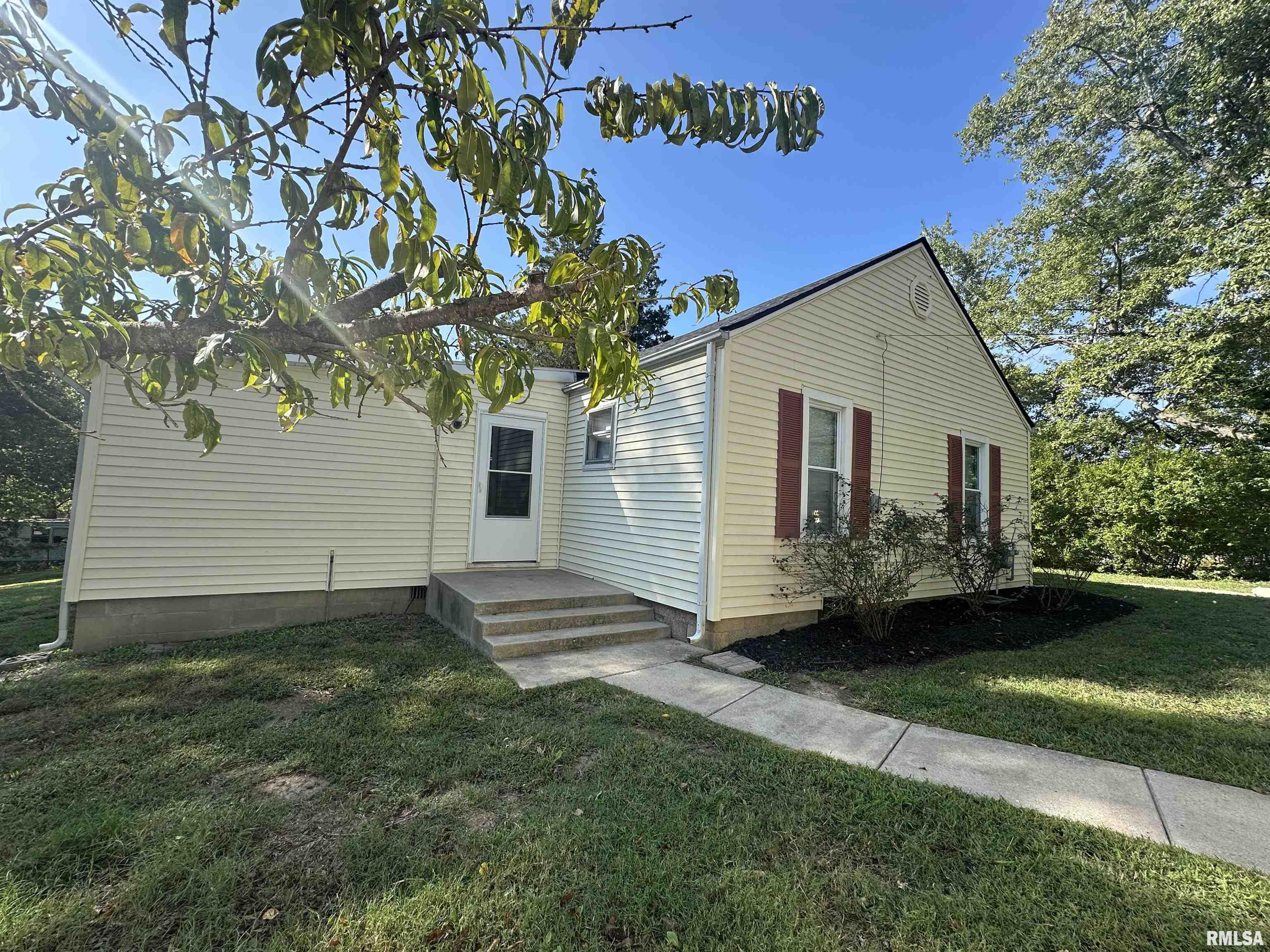 338 Warren Road Carbondale, IL 62901 - Photo 2 of 12