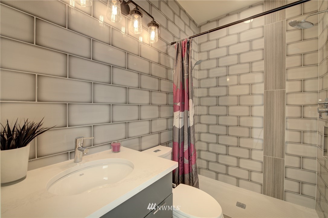 2615 Northwest 60th Street Seattle, WA 98107 - Photo 12 of 24