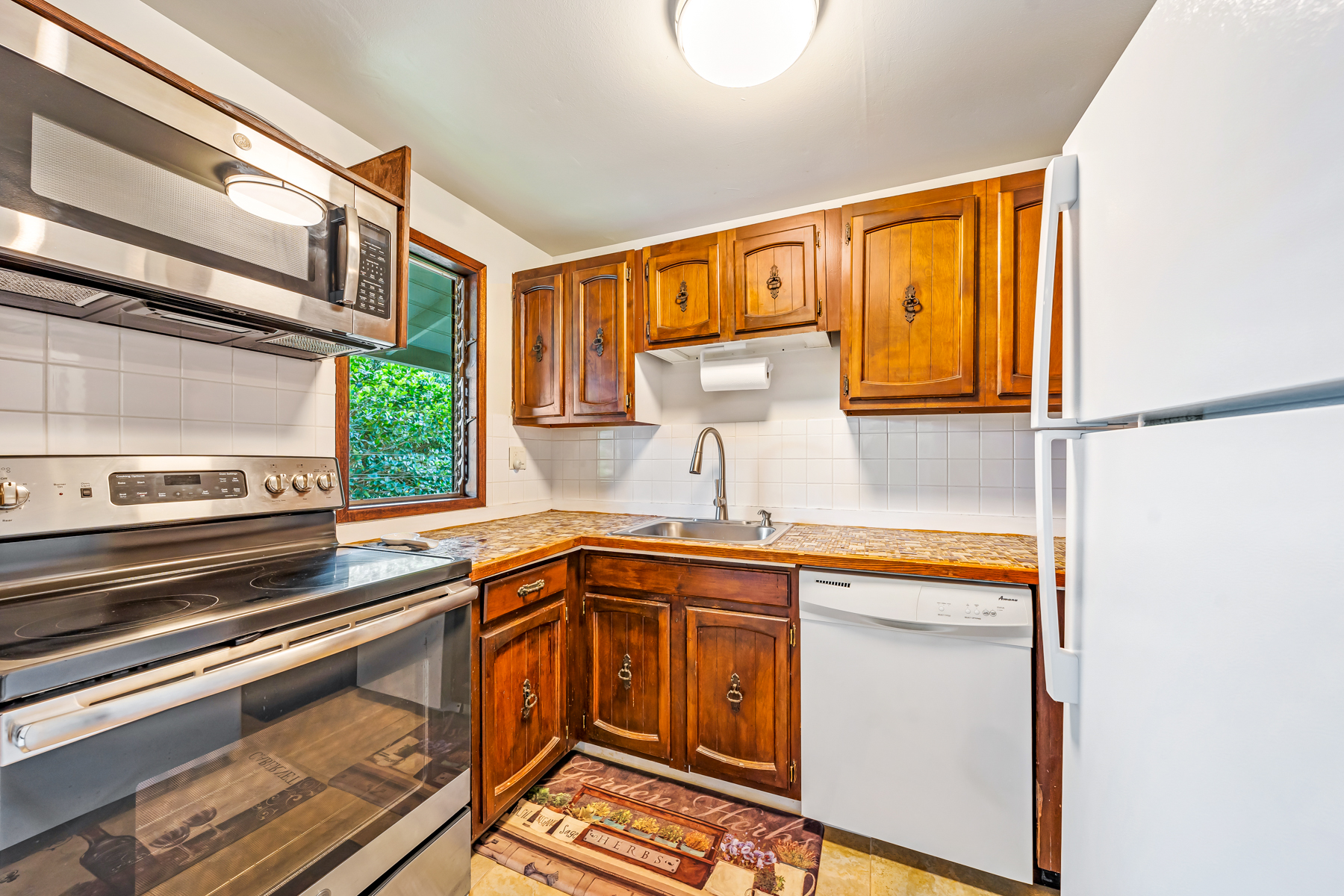 3057 Poipu Road, Unit E20 Koloa, HI 96756 - Photo 3 of 14 Gallery Image 3