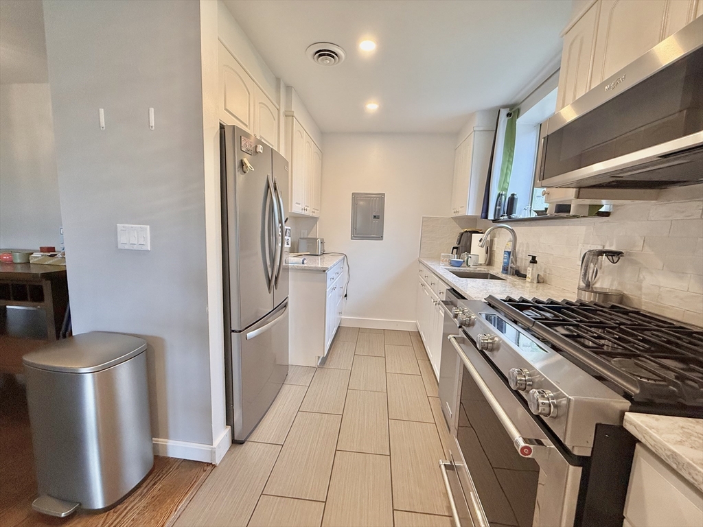 20 Stearns Road, Unit 45 Brookline, MA 02446 - Photo 2 of 22 a kitchen with a stove and a refrigerator